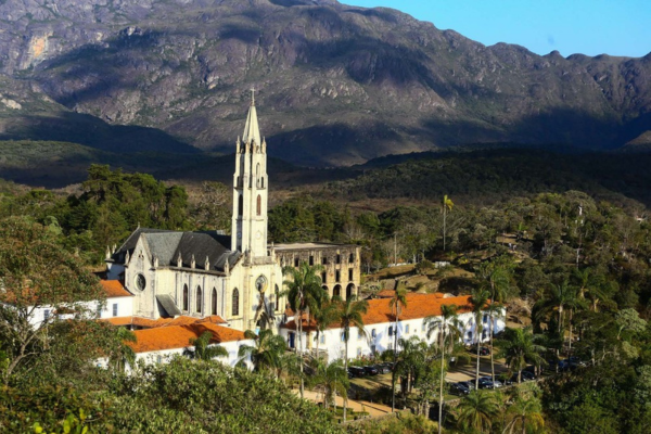 Fundado em 1774, o Santuário do Caraça fica localizado em uma reserva florestal, em Catas Altas e Santa Bárbara (MG). Foto: melhoresdestinos